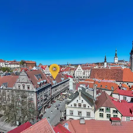 Revalia Old Town Hall Square アパート